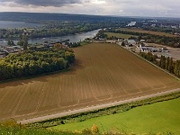 La vallée de la Seine, vue vers Rouen. Notre point de départ est de l'autre côté des écluses.