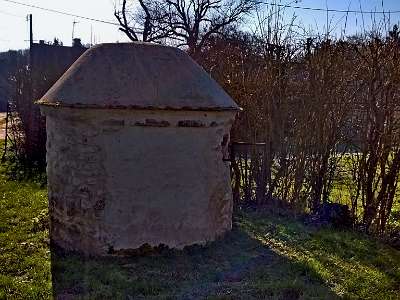 IMG 20160217 111335164 HDR  -->  C'est un puit au Vieux Château