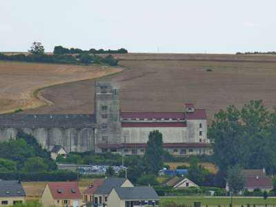 P1040472  -->  Le silo de Bueil