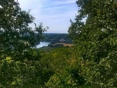 IMG 20160814 151009246 HDR  -->  Au loin, la Roche Guyon