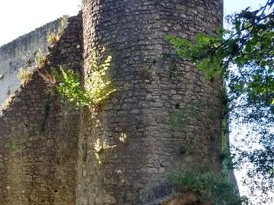 IMG 20160825 102956973 HDR  -->  Sur les hauteurs du château de la Roche Guyon