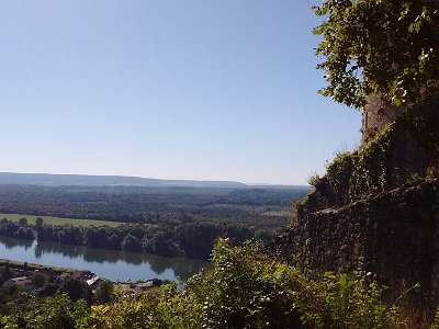 IMG 20160825 103017436  -->  Sur les hauteurs du château de la Roche Guyon