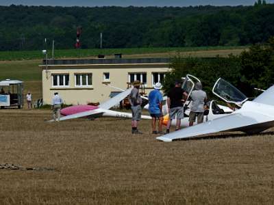 P1040592  -->  Photo Stan Séance découverte planeurs sur l'aérodrome de Mantes-Chérence