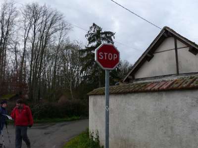 P1030743  -->  Photo Stan Bon maintenant ils s'y mettent à deux pour trouver le bon chemin !