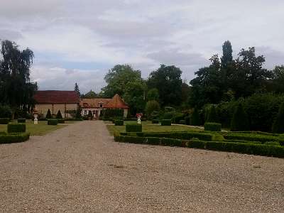 IMG 20160804 142042592  -->  Le Petit Versailles